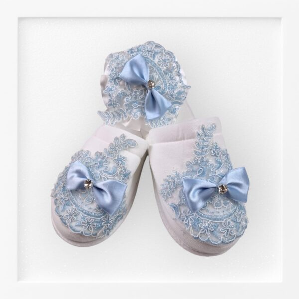 حذاء نسائي مع ربطة ببيونة