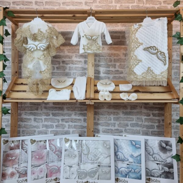 WhatsApp Image 2025-12-08 at 9.14.25 PM طقم مستشفى مخمل دانتيل ملكي اجنحة 10 قطع