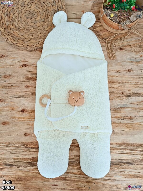 قنداق شتوي فرو مع دبدوب وحلقة خشب