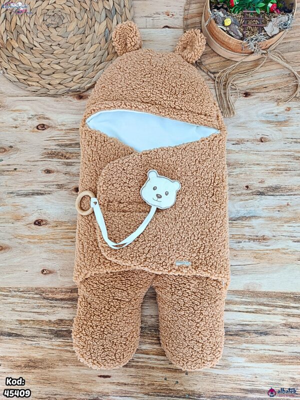 قنداق شتوي فرو مع دبدوب وحلقة خشب