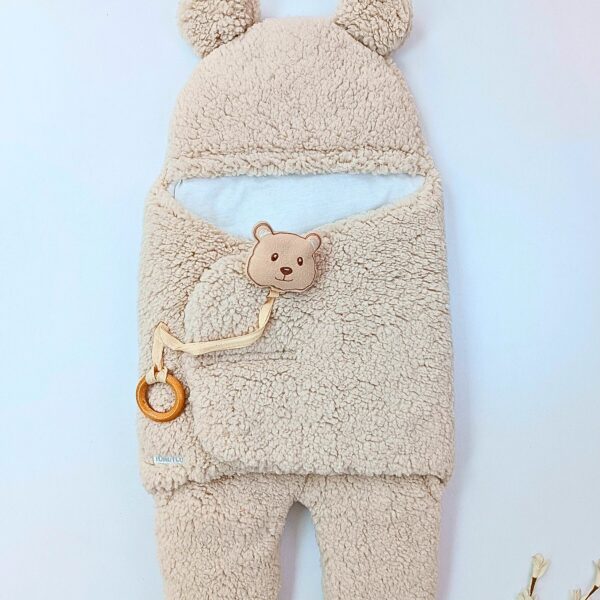 قنداق شتوي فرو مع دبدوب وحلقة خشب