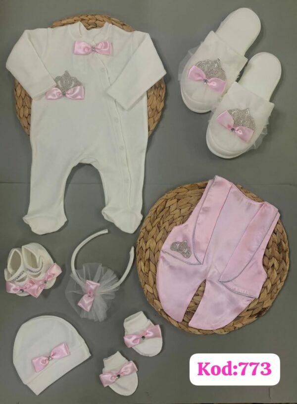 طقم مواليد مع اكسسوار للام