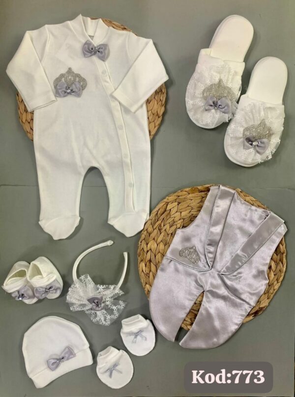طقم مواليد مع اكسسوار للام