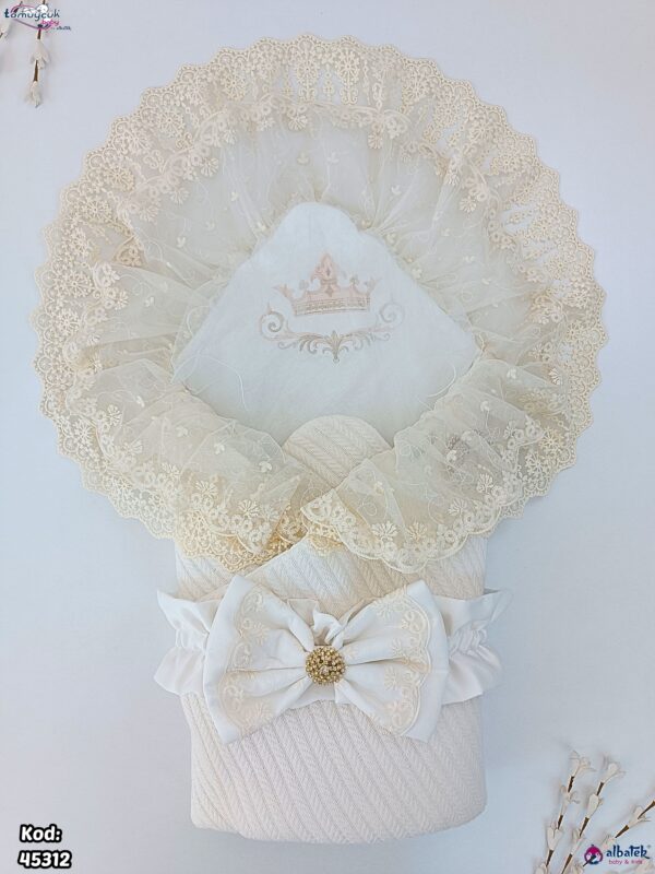 قنداق تريكو بأطراف دانتيل