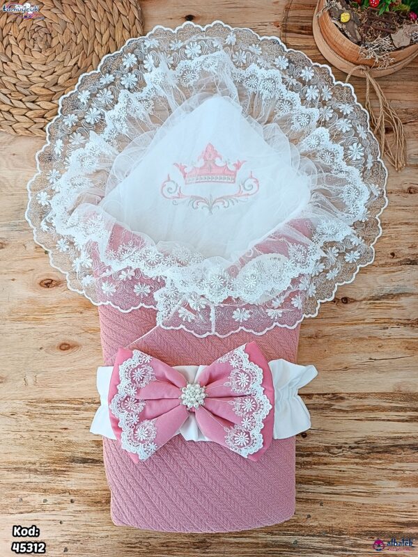 قنداق تريكو بأطراف دانتيل