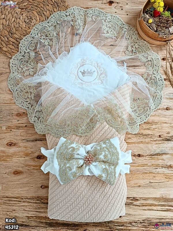 قنداق تريكو بأطراف دانتيل