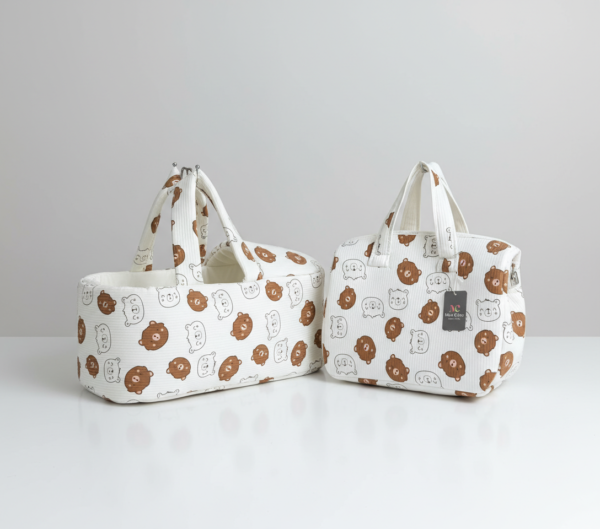 حمالة بيبي مع شنتة برسم دبدوب