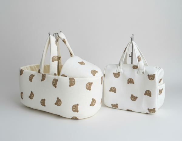 حمالة بيبي مع شنتة برسم دبدوب