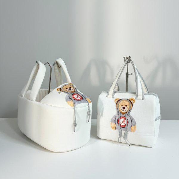 حمالة بيبي مع شنتة برسمة دبدوب كبير