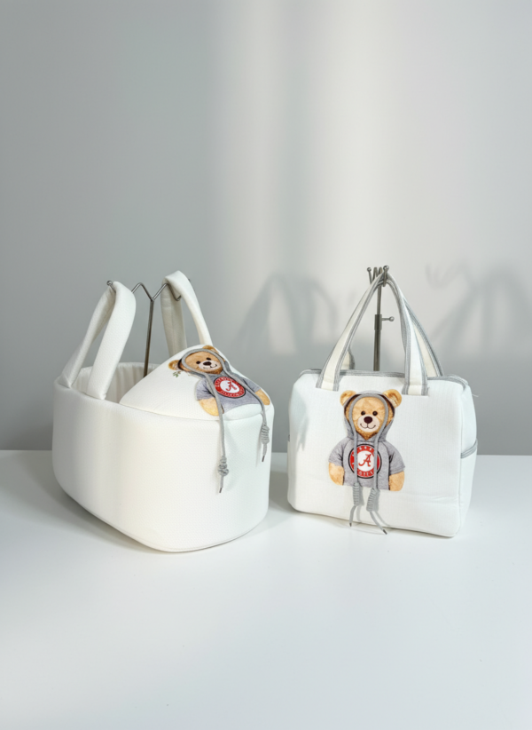 حمالة بيبي مع شنتة برسمة دبدوب كبير