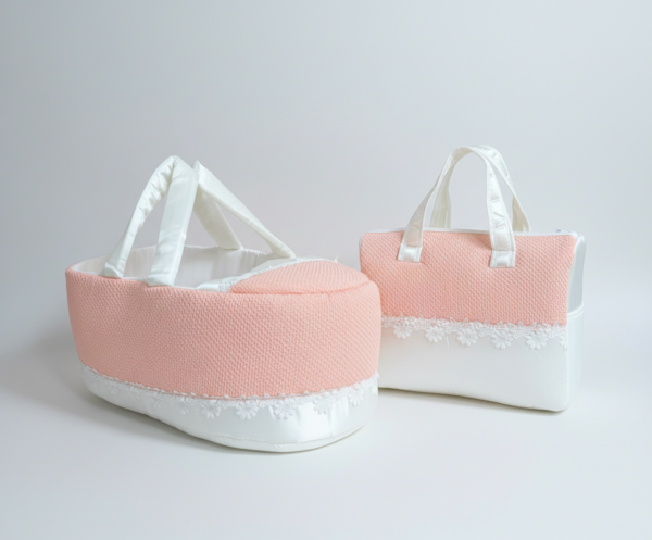 حمالة بيبي مع شنتة بلون بطرف دانتيل