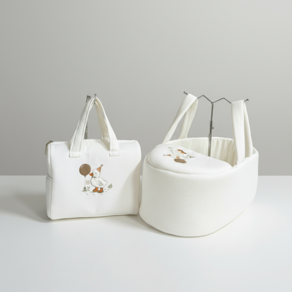 حمالة بيبي مع شنتة برسمة بطة