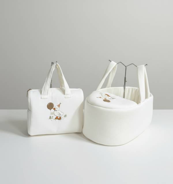 حمالة بيبي مع شنتة برسمة بطة