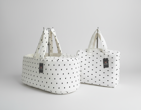 حمالة بيبي مع شنتة برسم قلوب