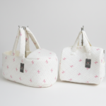 حمالة بيبي مع شنتة برسمة ببيونة زهر