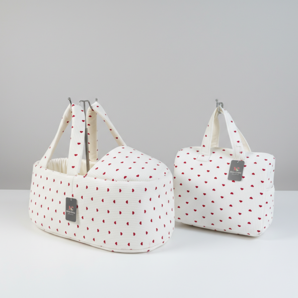 حمالة بيبي مع شنتة برسم قلوب