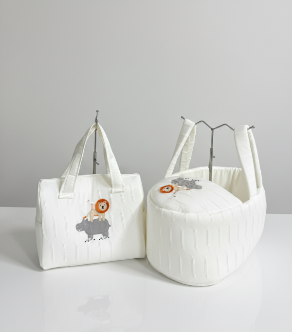 حمالة بيبي مع شنتة برسمة فيل واسد